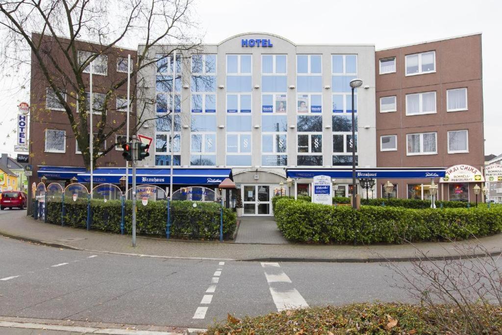 Hotel Am Berliner Platz Лангенфельд Экстерьер фото
